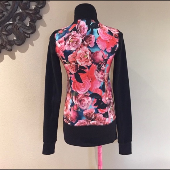 *Rare* Lululemon “Secret Garden” jacket - Picture 4 of 6
